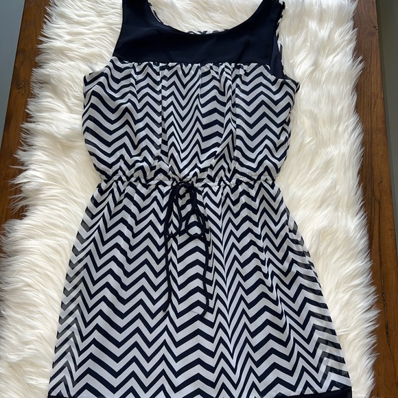 Enfocus Petite Chevron pattern sleeveless dress size 8P - Picture 3 of 5